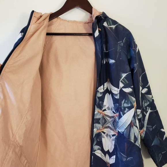 Two sided  Windbreaker with a floral pattern - Picture 7 of 8